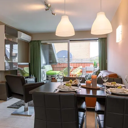 The Perfect Getaway Family With Terrace And Private Parking
